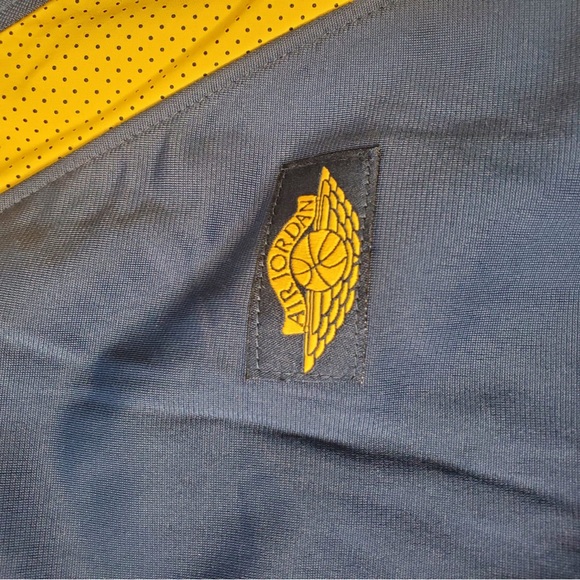 Sz large Jordan zip up - Picture 3 of 6